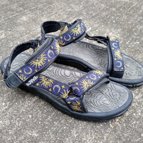 teva sun moon sandals